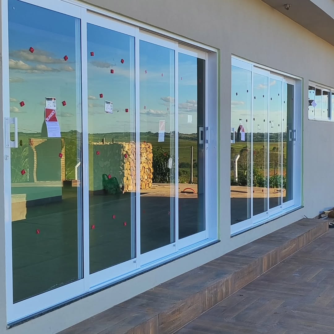 Porta de garagem em alumínio - Projeto Vidrocenter